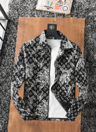 Hoodies & Sweatshirts