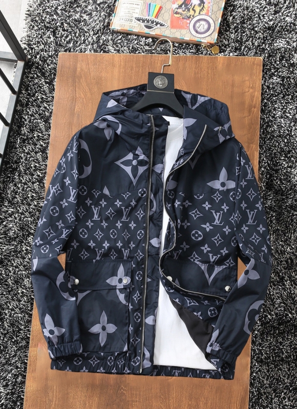 Hoodies & Sweatshirts