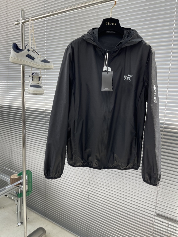 Hoodies & Sweatshirts