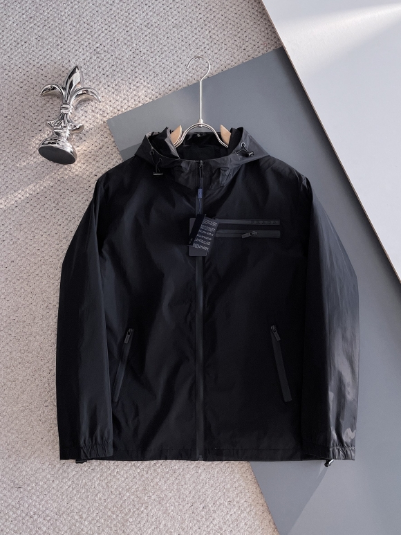 Hoodies & Sweatshirts