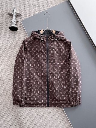 Hoodies & Sweatshirts