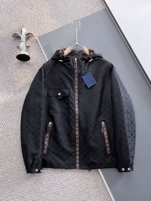 Hoodies & Sweatshirts