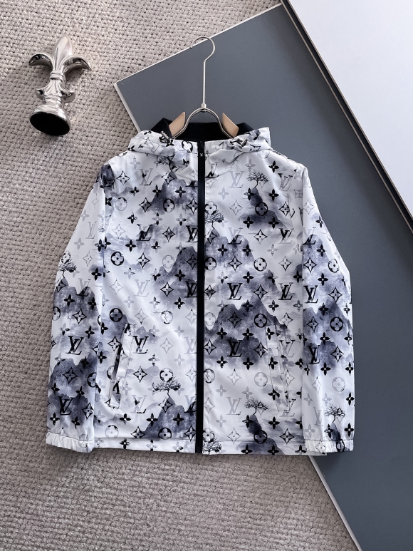 Hoodies & Sweatshirts