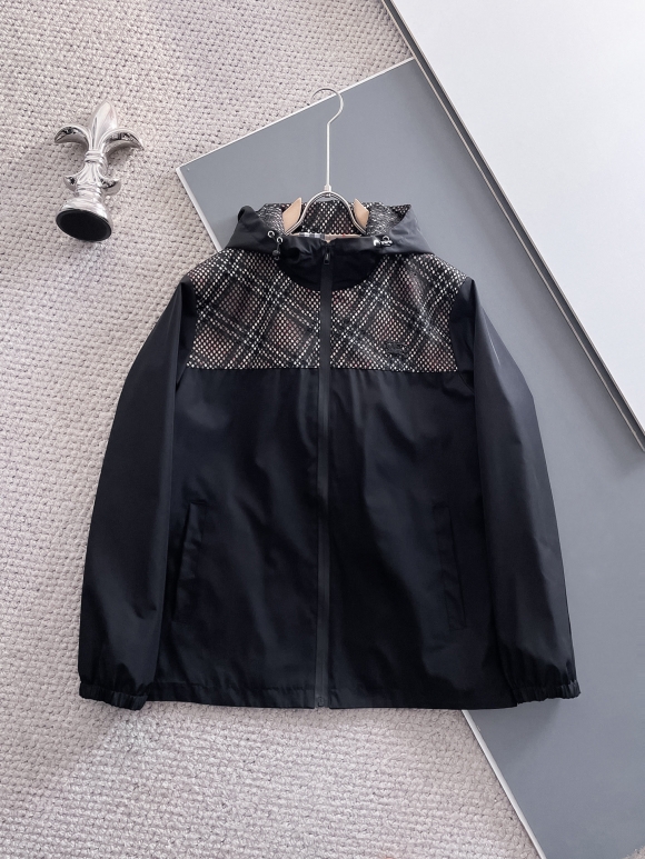 Hoodies & Sweatshirts