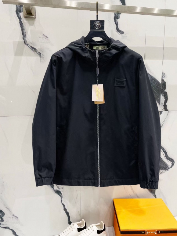 Hoodies & Sweatshirts