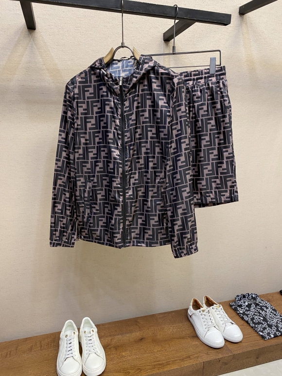 Hoodies & Sweatshirts