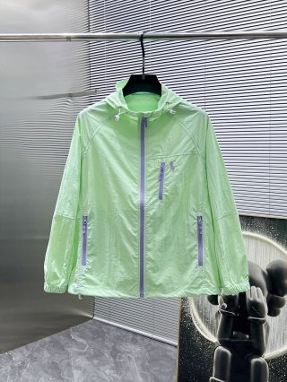 Hoodies & Sweatshirts