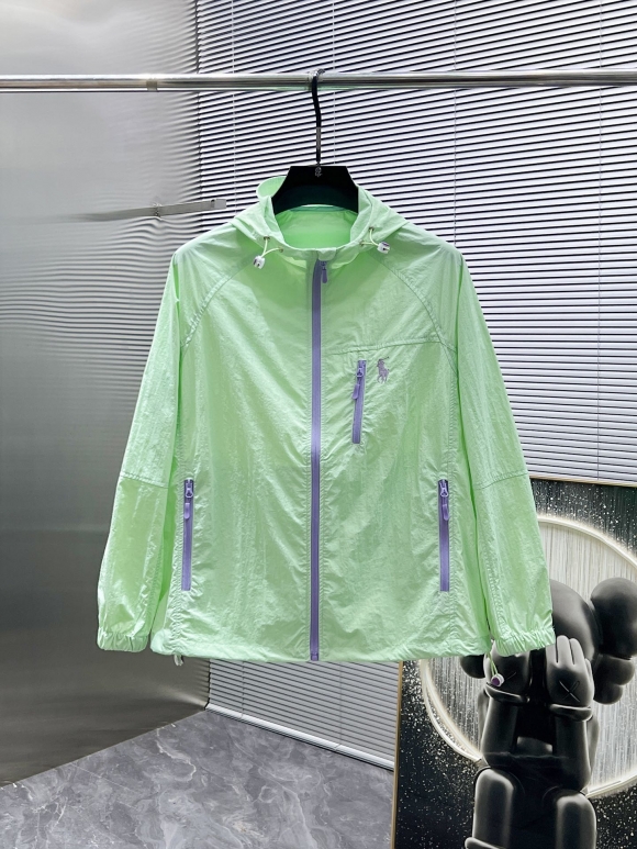 Hoodies & Sweatshirts