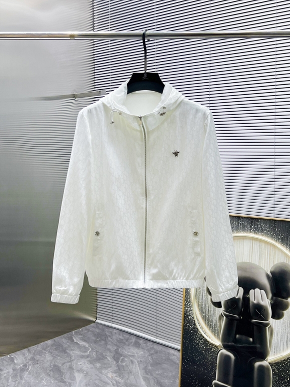 Hoodies & Sweatshirts