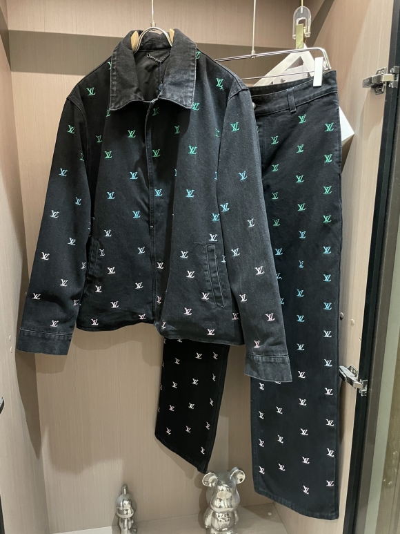 Coats & Jackets  Coats & Jackets