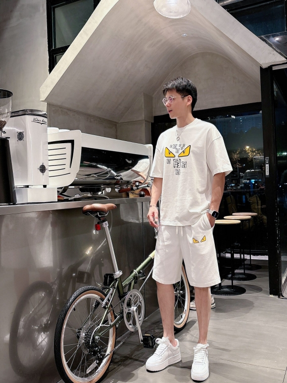 Leisure suit  Leisure suit