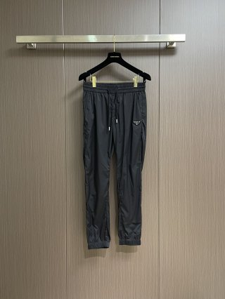 Hoodies & Sweatshirts