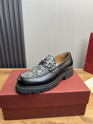 FerragamoSHOES