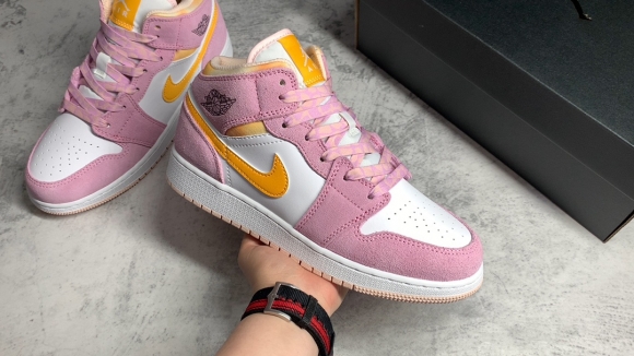 AirJordan1MidSHOES