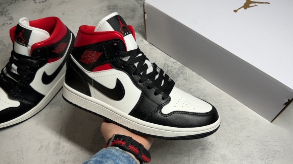 AirJordan1MidSHOES