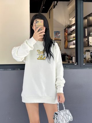 Hoodies & Sweatshirts