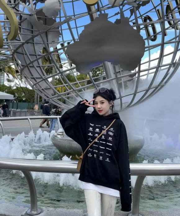 Hoodies & Sweatshirts