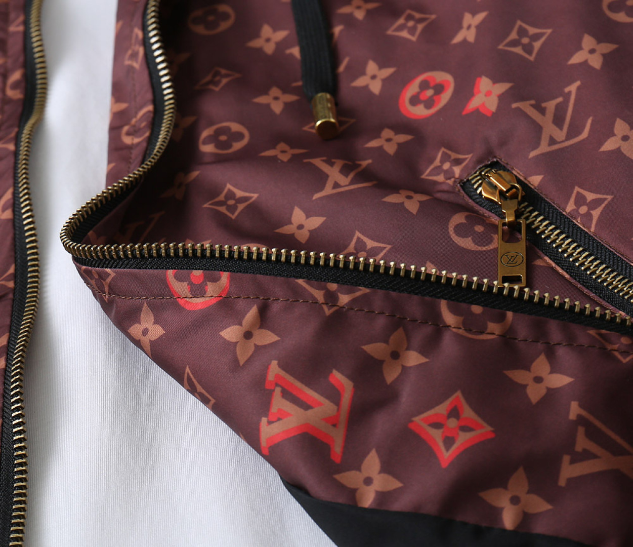 Hoodies & Sweatshirts