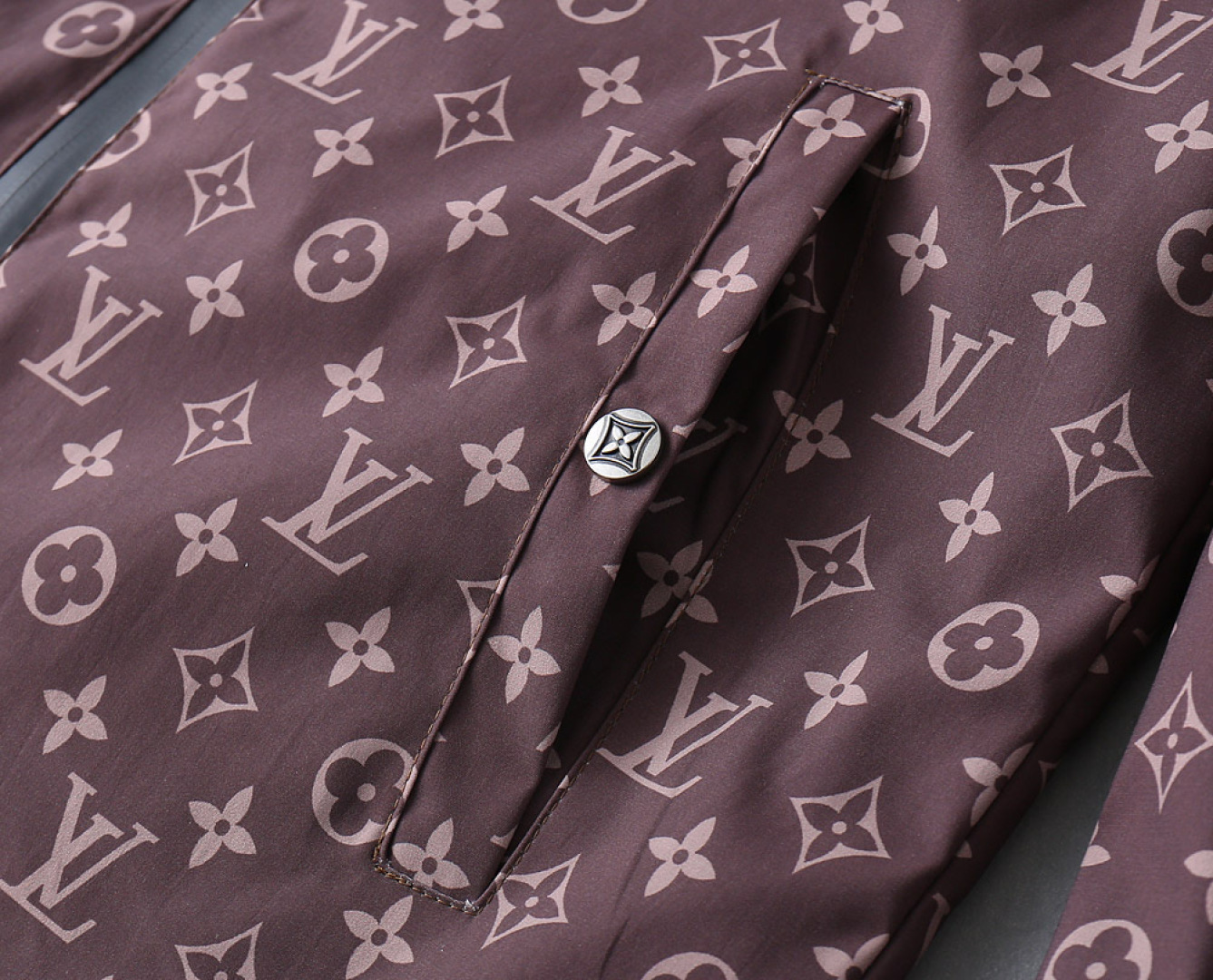 Hoodies & Sweatshirts