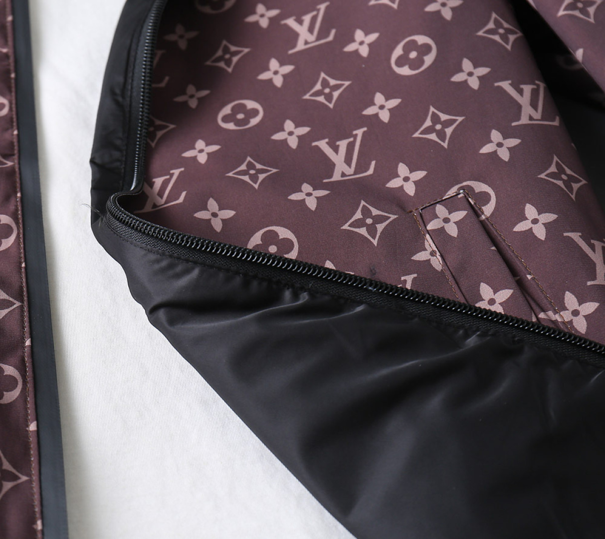 Hoodies & Sweatshirts