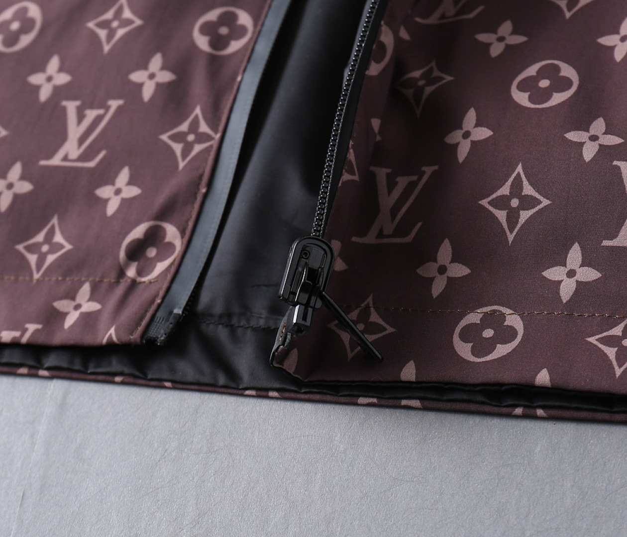 Hoodies & Sweatshirts