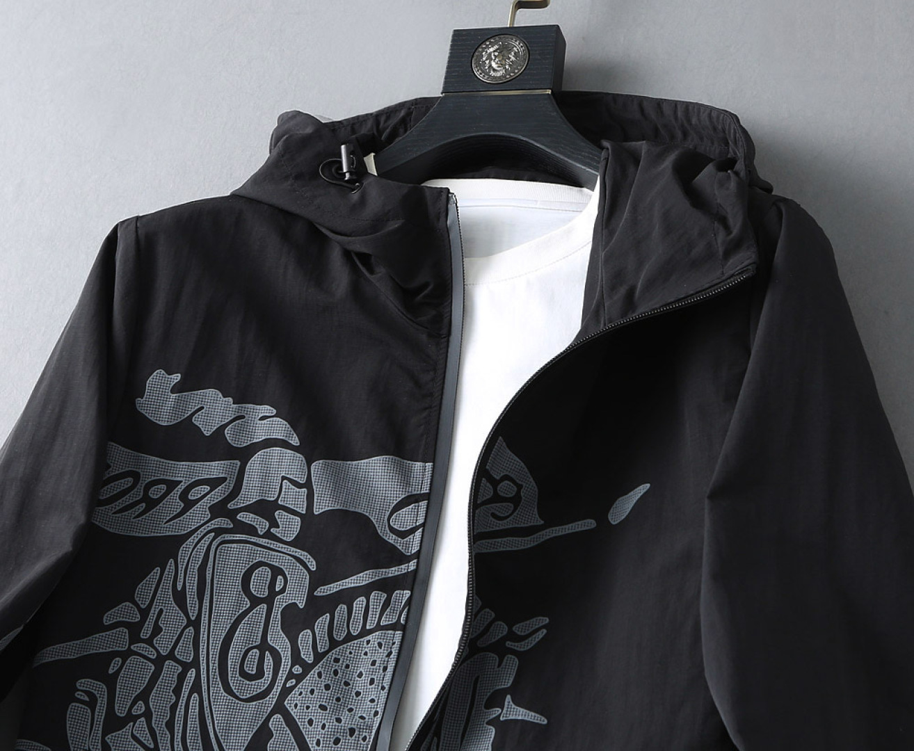 Hoodies & Sweatshirts