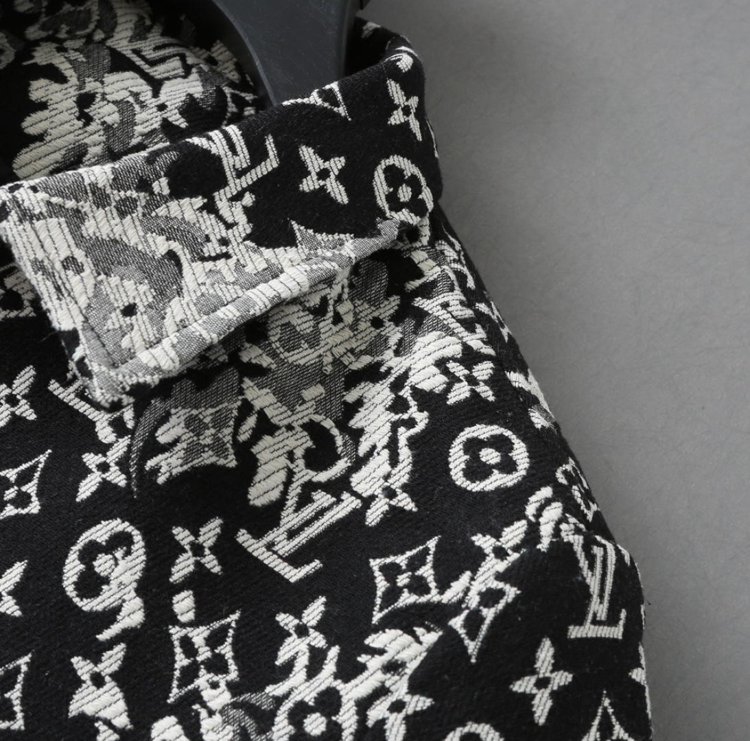 Hoodies & Sweatshirts