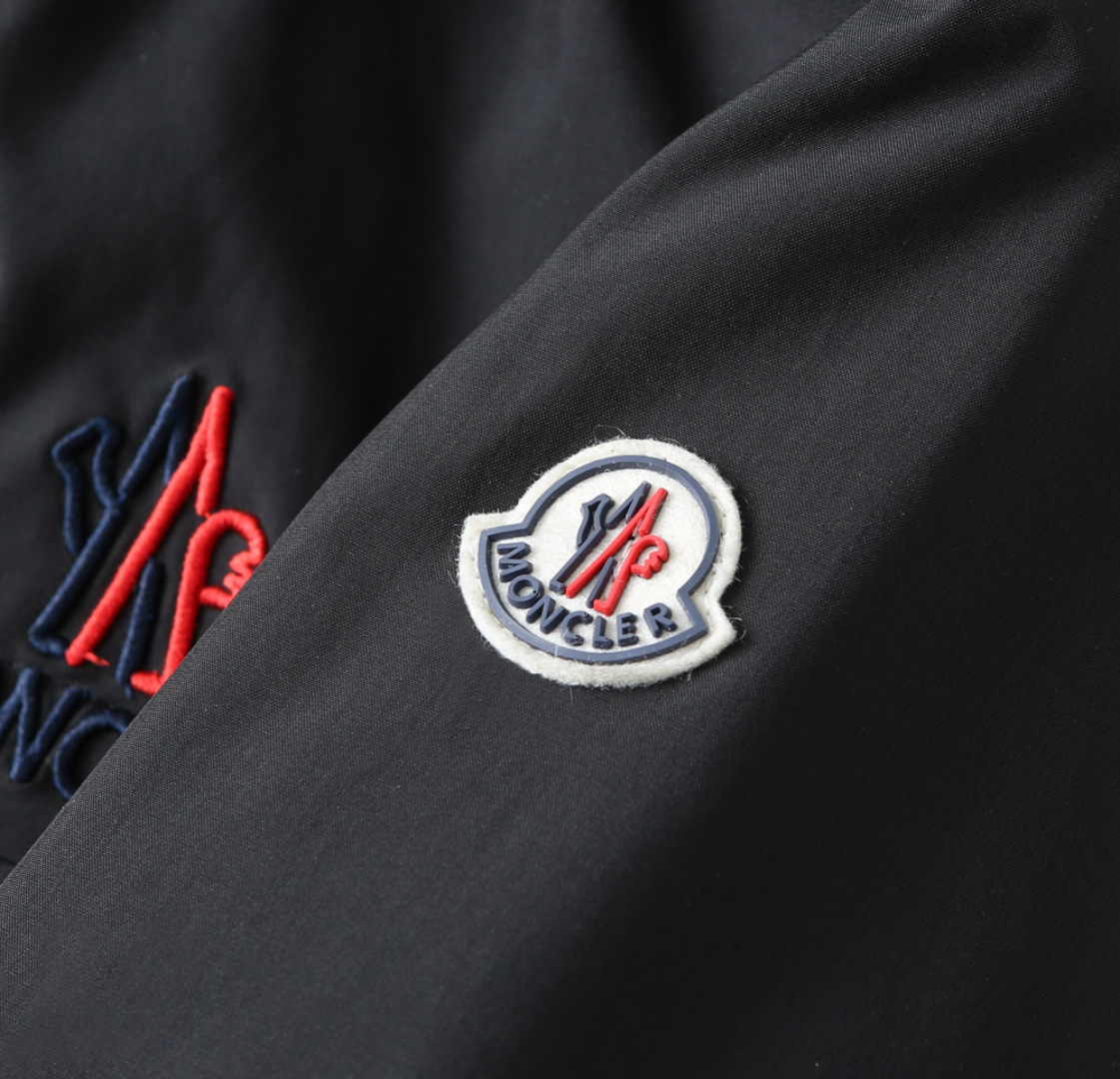 Hoodies & Sweatshirts