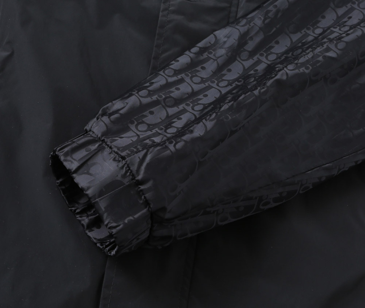 Hoodies & Sweatshirts