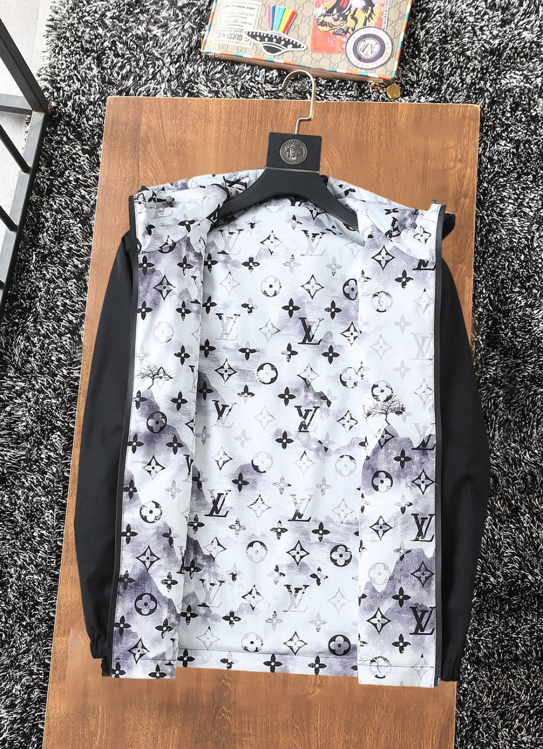 Hoodies & Sweatshirts