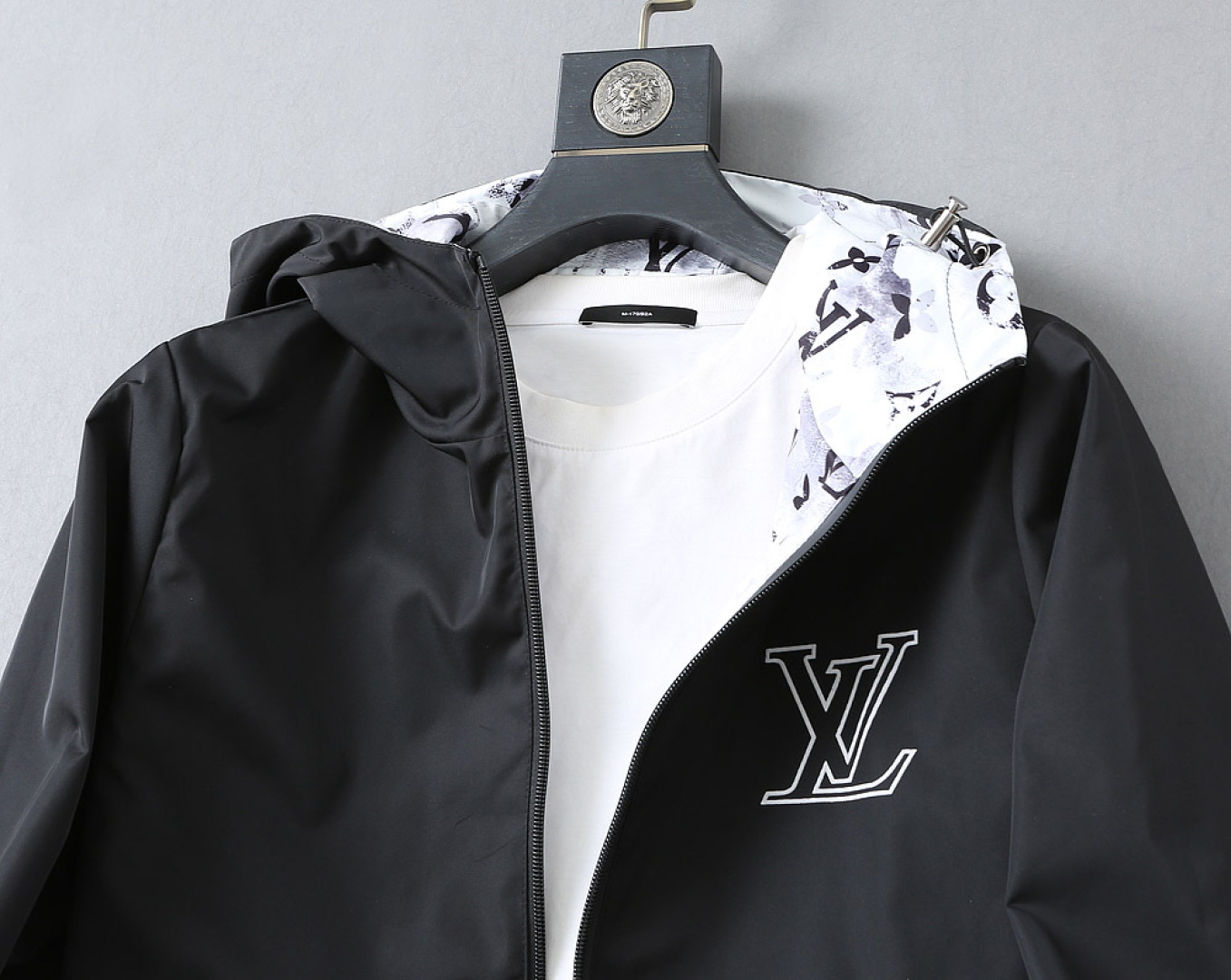 Hoodies & Sweatshirts