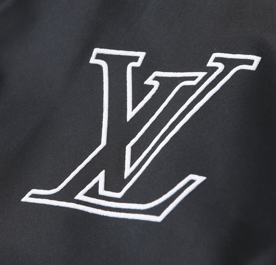 Hoodies & Sweatshirts