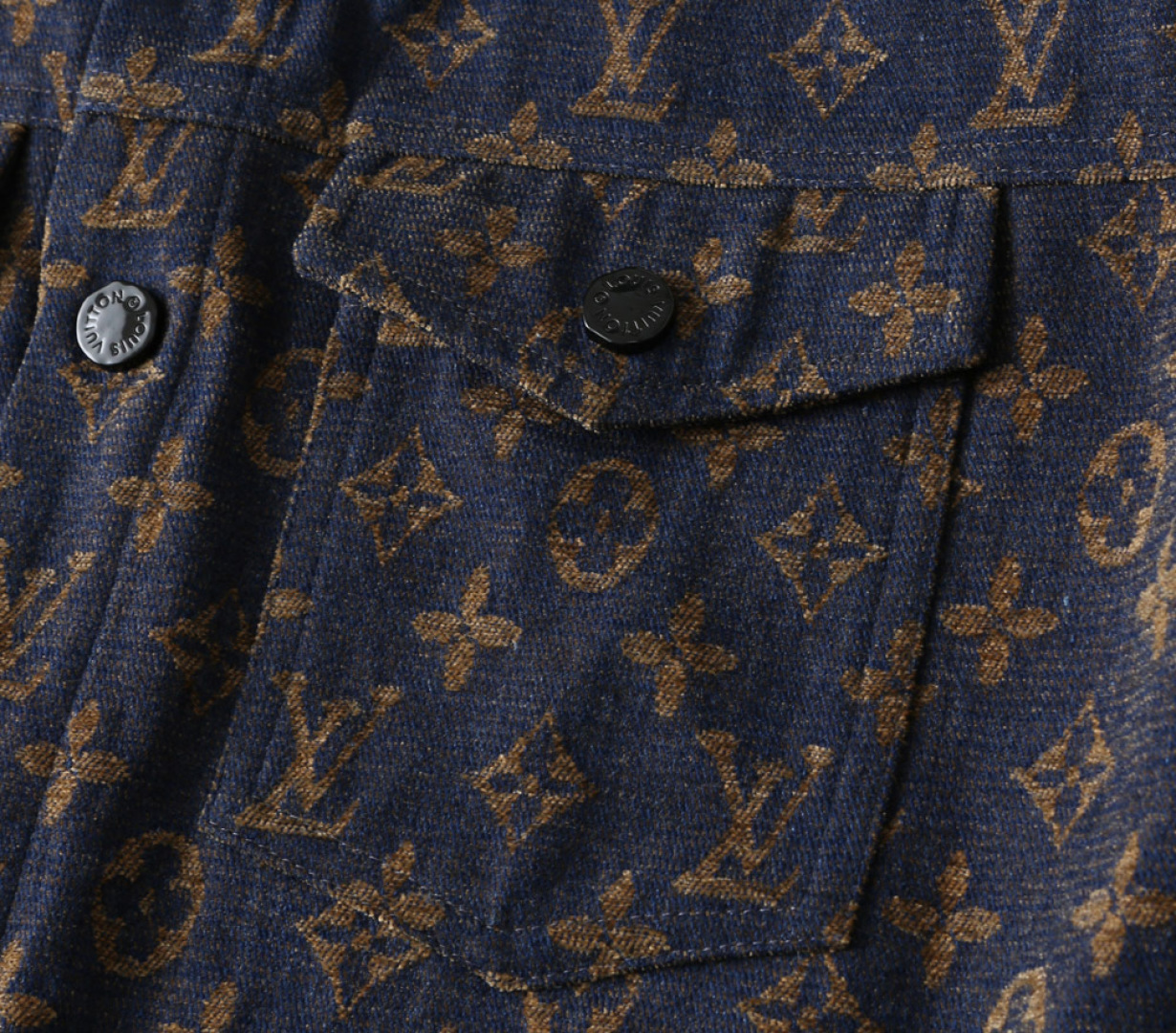 Hoodies & Sweatshirts