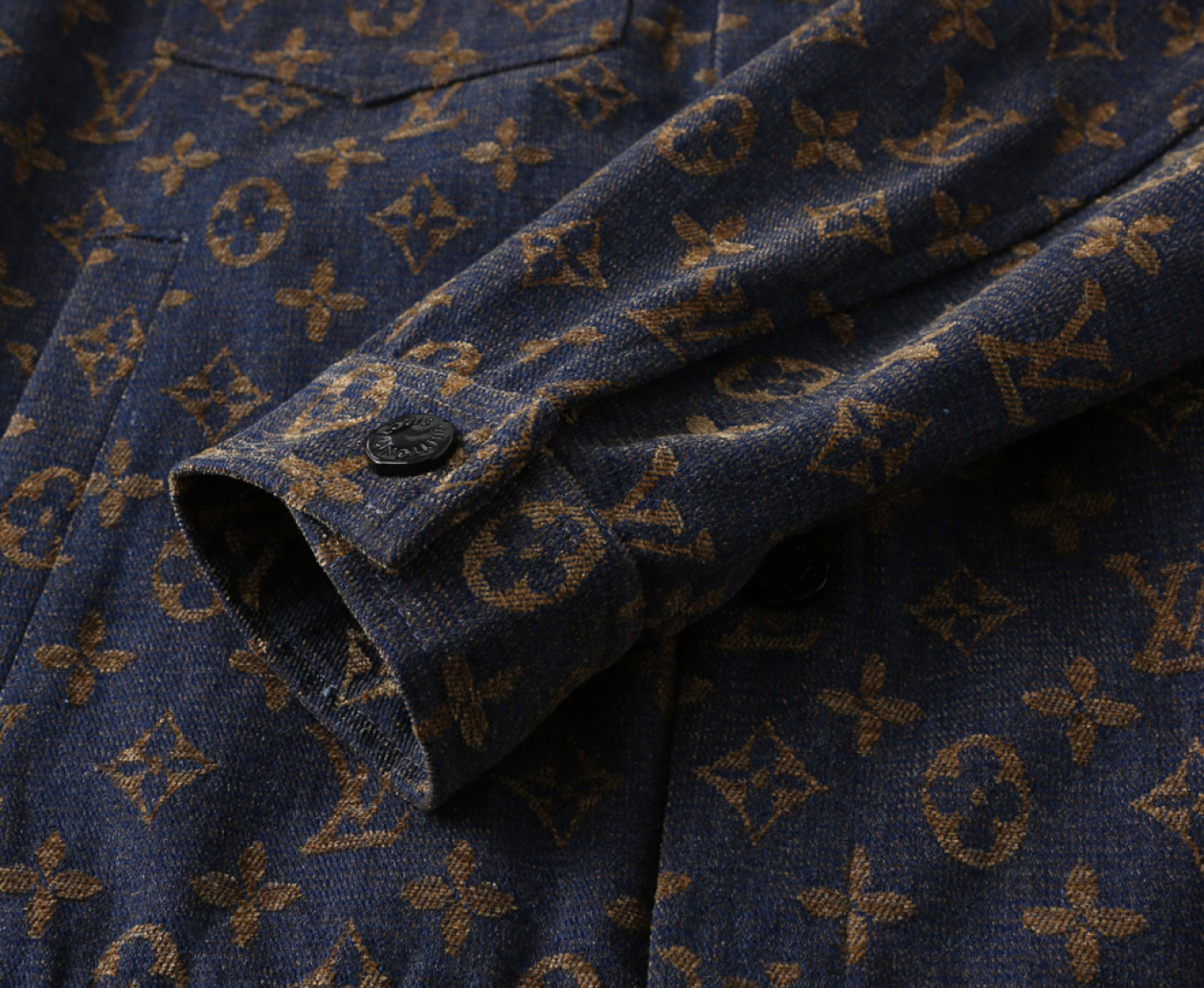 Hoodies & Sweatshirts