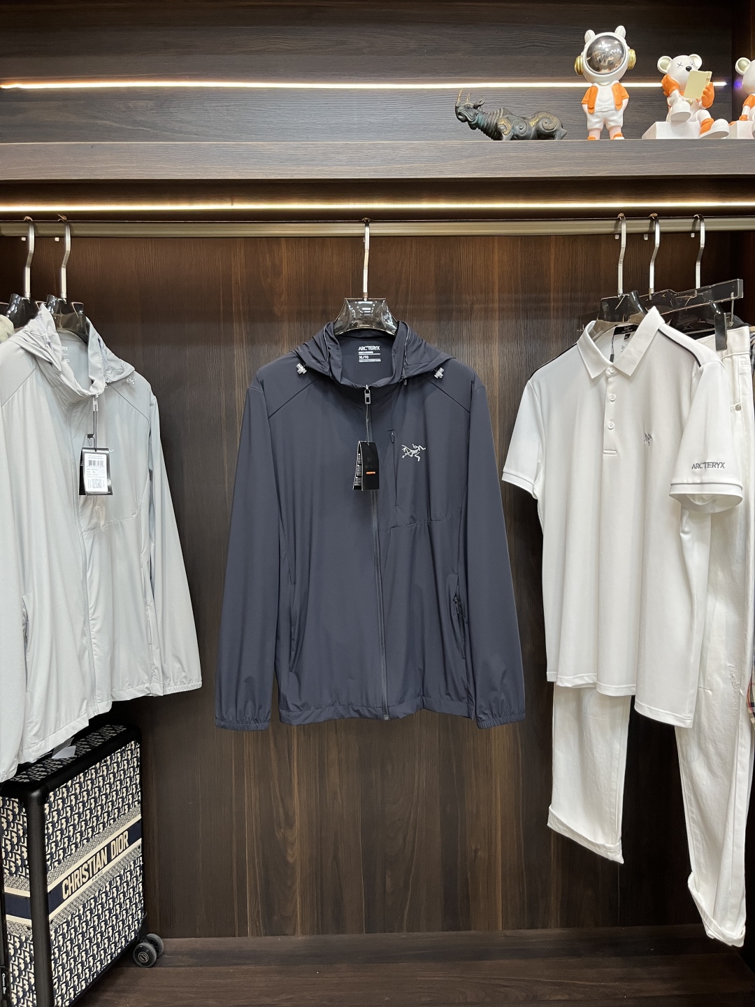 Hoodies & Sweatshirts