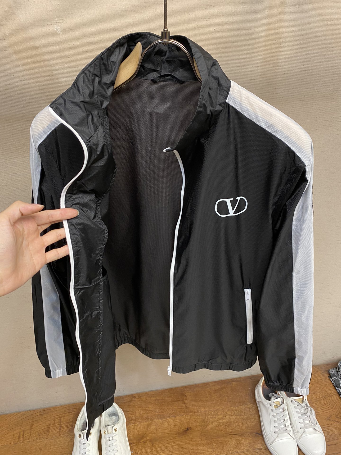 Hoodies & Sweatshirts