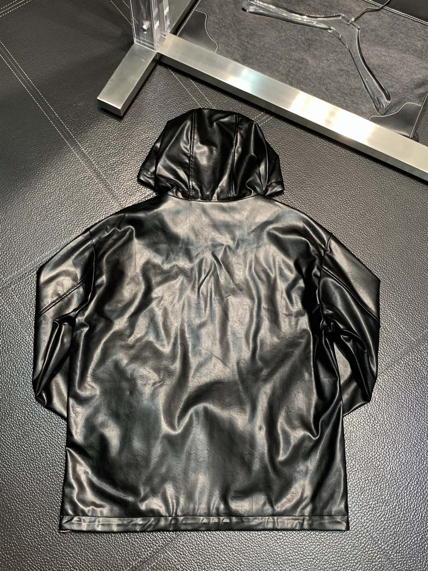 Hoodies & Sweatshirts