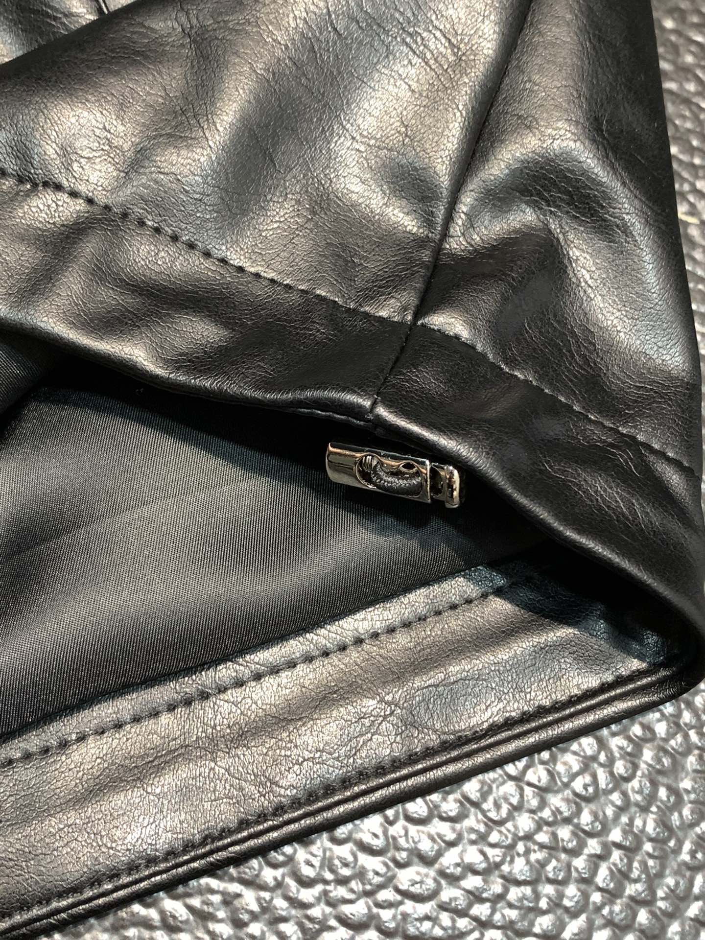 Hoodies & Sweatshirts