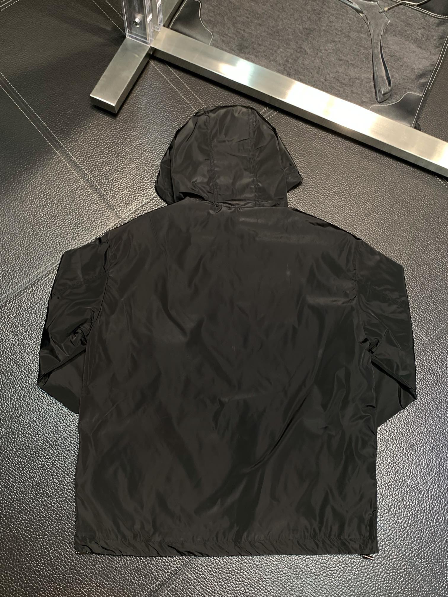 Hoodies & Sweatshirts