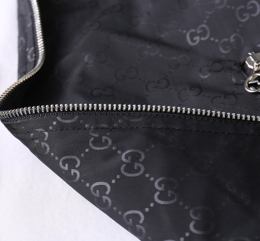 Hoodies & Sweatshirts