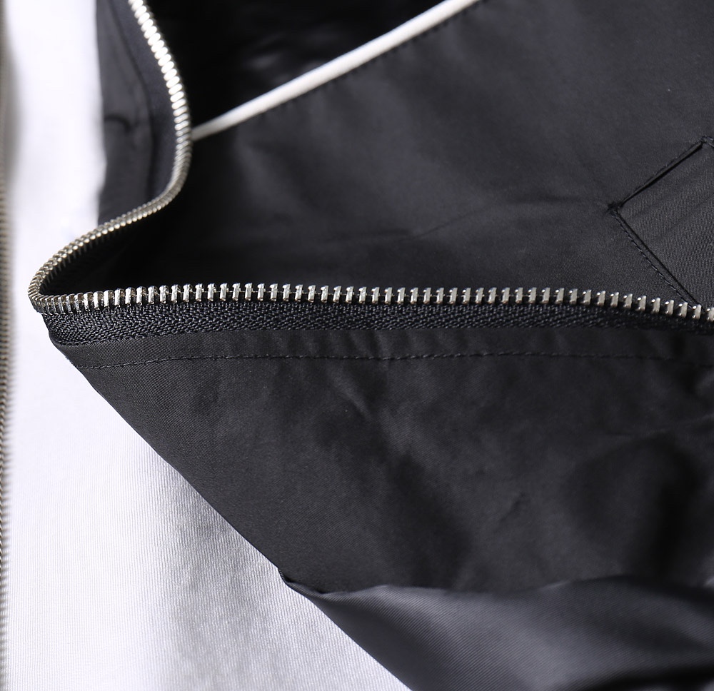 Hoodies & Sweatshirts