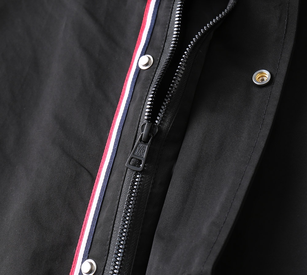 Hoodies & Sweatshirts