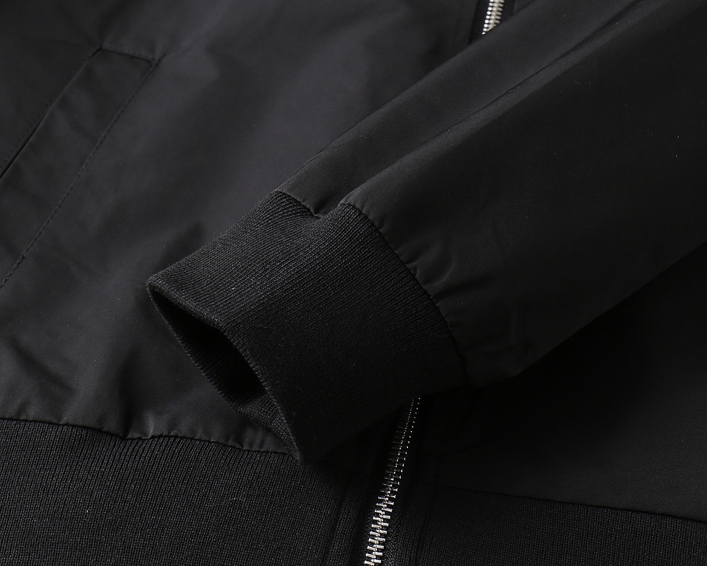 Hoodies & Sweatshirts