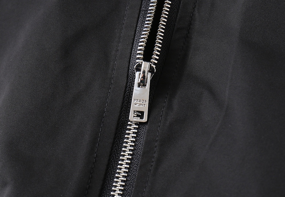 Hoodies & Sweatshirts