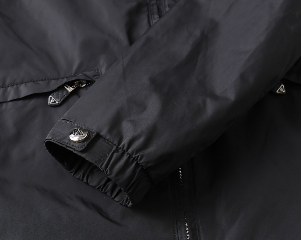 Hoodies & Sweatshirts