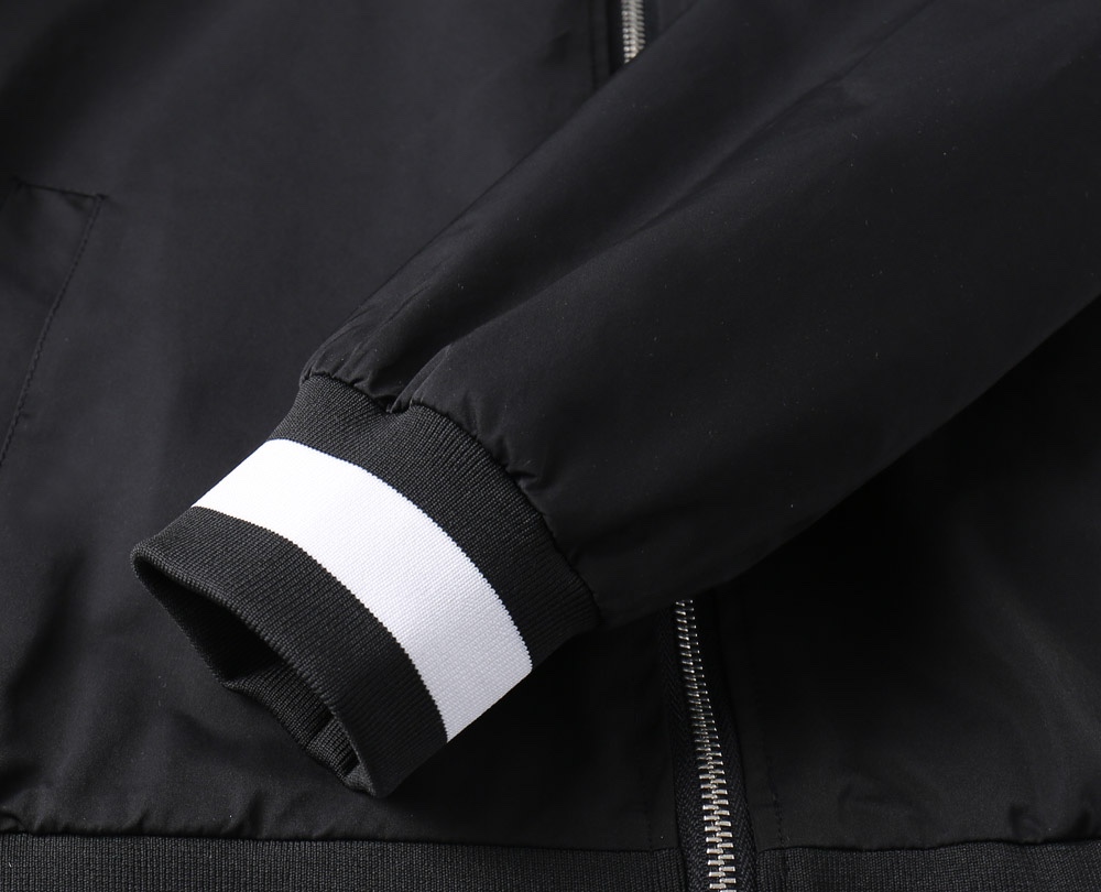 Hoodies & Sweatshirts