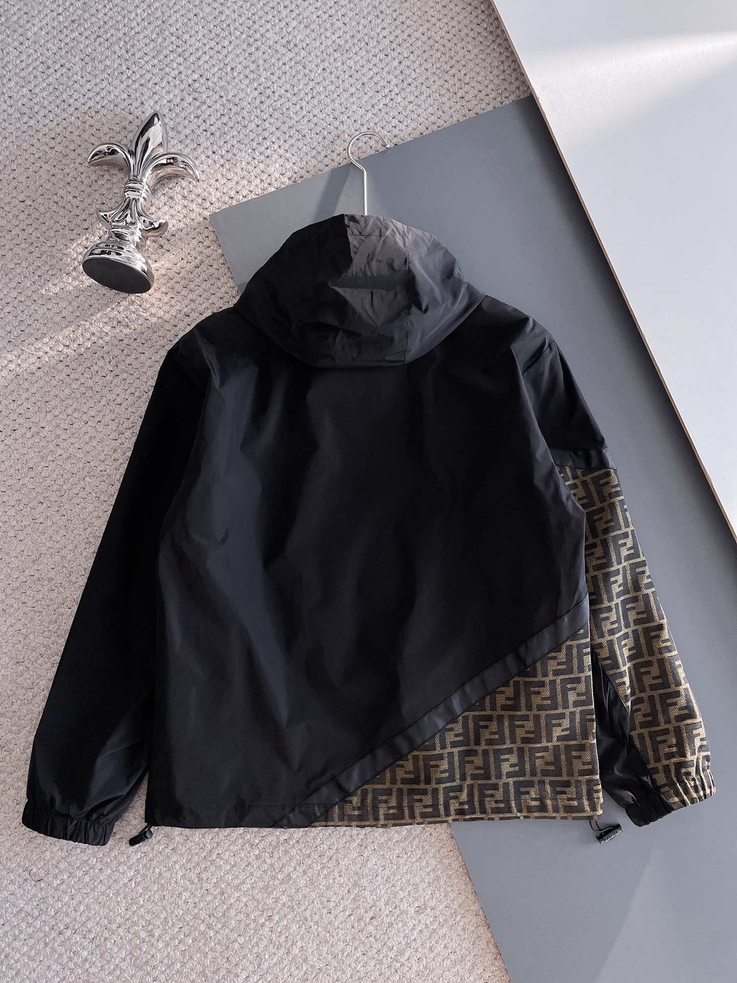 Hoodies & Sweatshirts