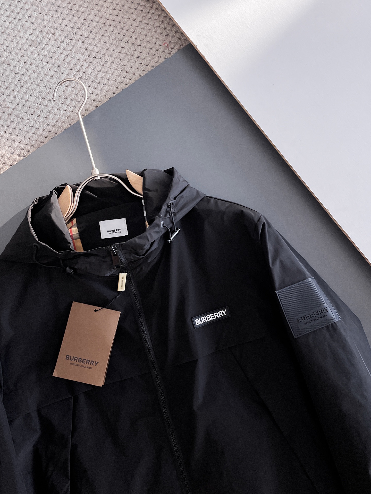 Hoodies & Sweatshirts