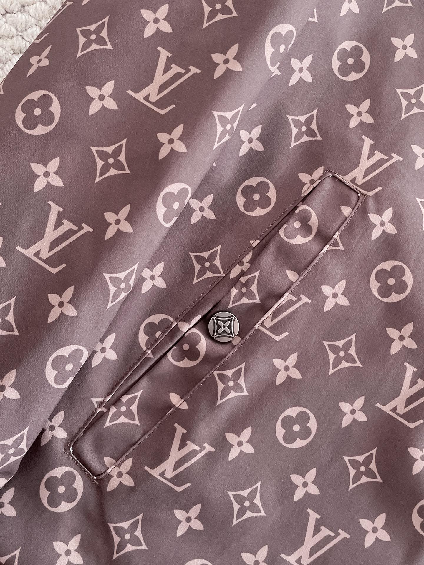 Hoodies & Sweatshirts