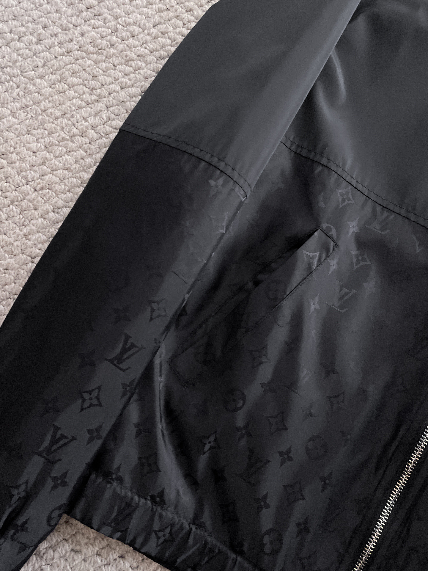 Hoodies & Sweatshirts